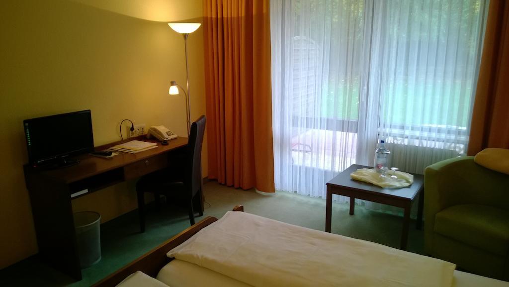 Landhotel Vierjahreszeiten Бад-Кёнигсхофен-им-Грабфельд Номер фото