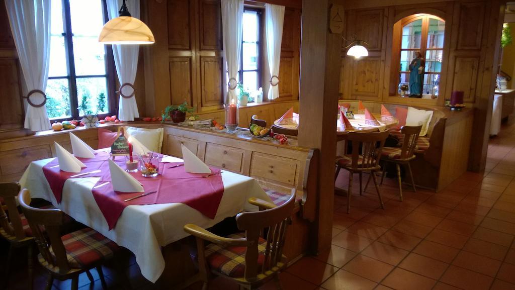 Landhotel Vierjahreszeiten Бад-Кёнигсхофен-им-Грабфельд Экстерьер фото