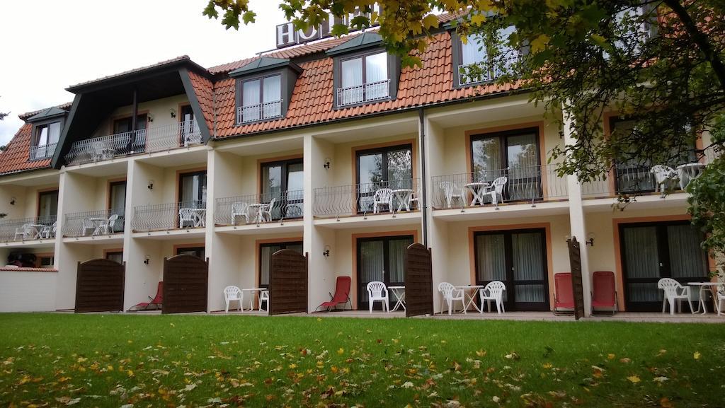 Landhotel Vierjahreszeiten Бад-Кёнигсхофен-им-Грабфельд Экстерьер фото
