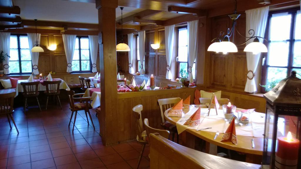 Landhotel Vierjahreszeiten Бад-Кёнигсхофен-им-Грабфельд Экстерьер фото